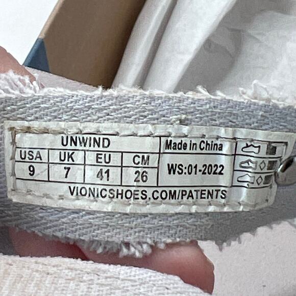 Vionic Beach Unwind Flip Flops Gray Slide Sandals Cotton Canvas Women 9 Tried On - Picture 9 of 10